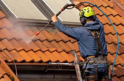 Démoussage et hydrofuge de toiture à Surcamps